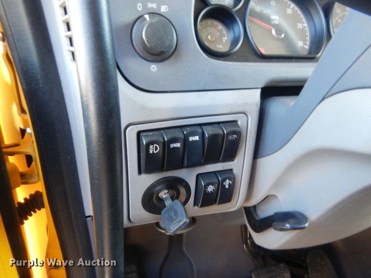 image for item ET9185 2016 Peterbilt 579  semi truck