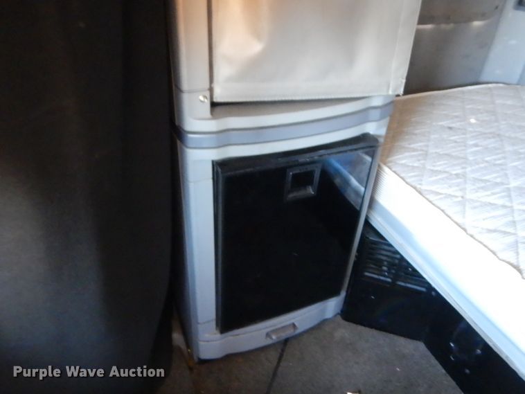 image for item ET9185 2016 Peterbilt 579  semi truck