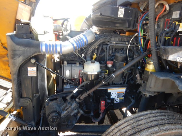 image for item ET9185 2016 Peterbilt 579  semi truck