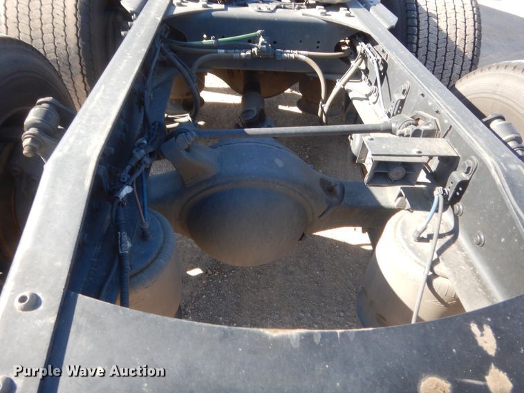 image for item ET9186 2016 Freightliner Cascadia 125  semi truck