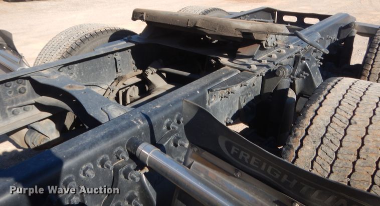 image for item ET9186 2016 Freightliner Cascadia 125  semi truck