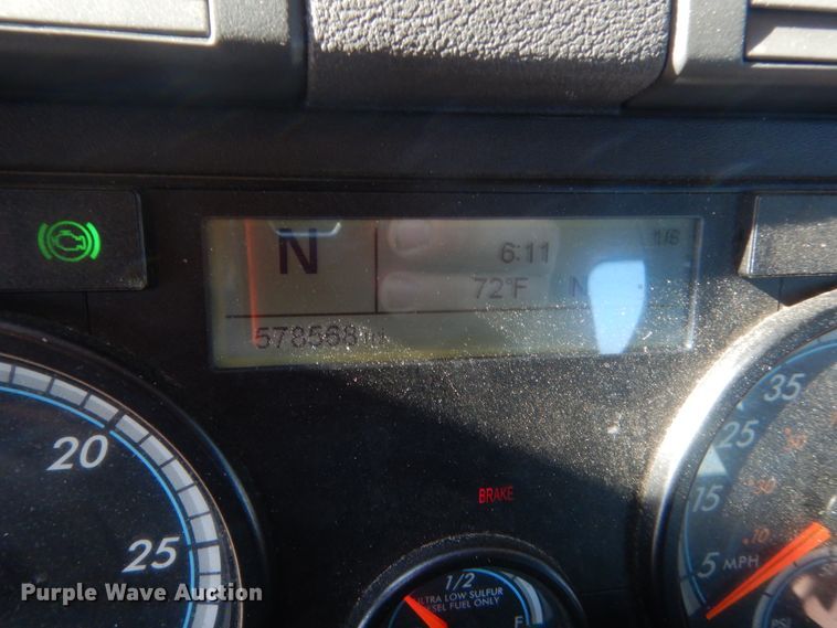 image for item ET9186 2016 Freightliner Cascadia 125  semi truck