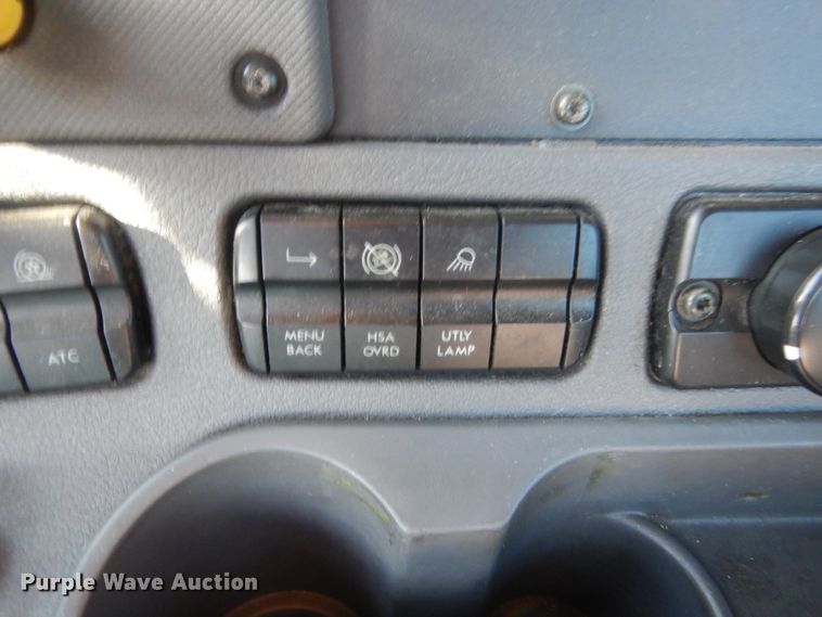 image for item ET9186 2016 Freightliner Cascadia 125  semi truck