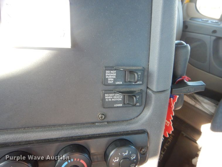 image for item ET9186 2016 Freightliner Cascadia 125  semi truck