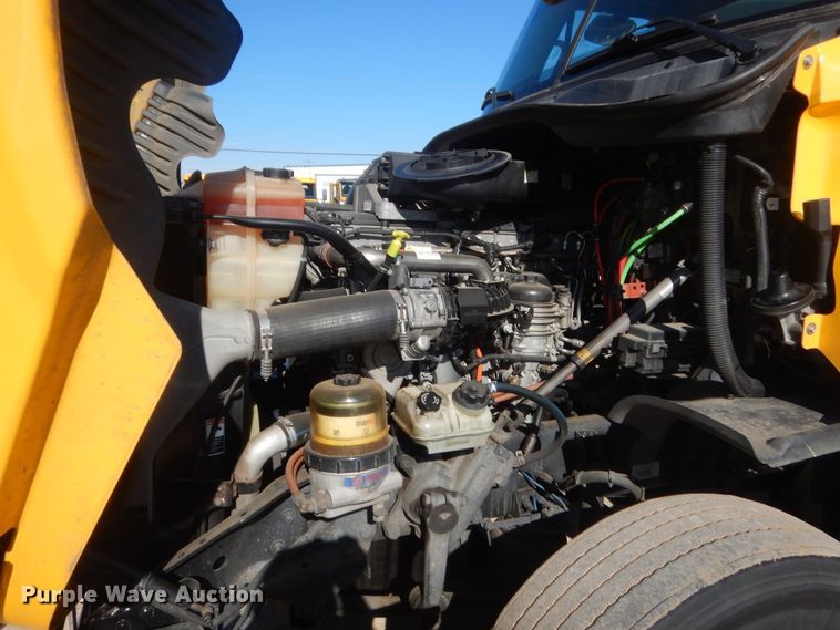 image for item ET9186 2016 Freightliner Cascadia 125  semi truck