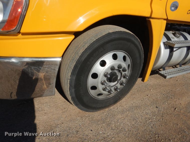 image for item ET9186 2016 Freightliner Cascadia 125  semi truck