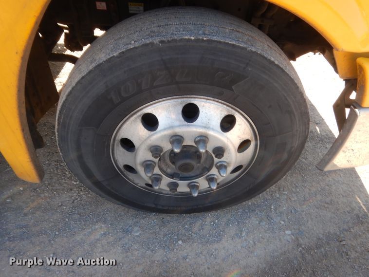 image for item ET9186 2016 Freightliner Cascadia 125  semi truck