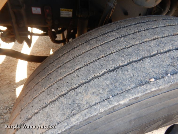 image for item ET9186 2016 Freightliner Cascadia 125  semi truck