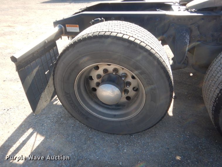 image for item ET9186 2016 Freightliner Cascadia 125  semi truck