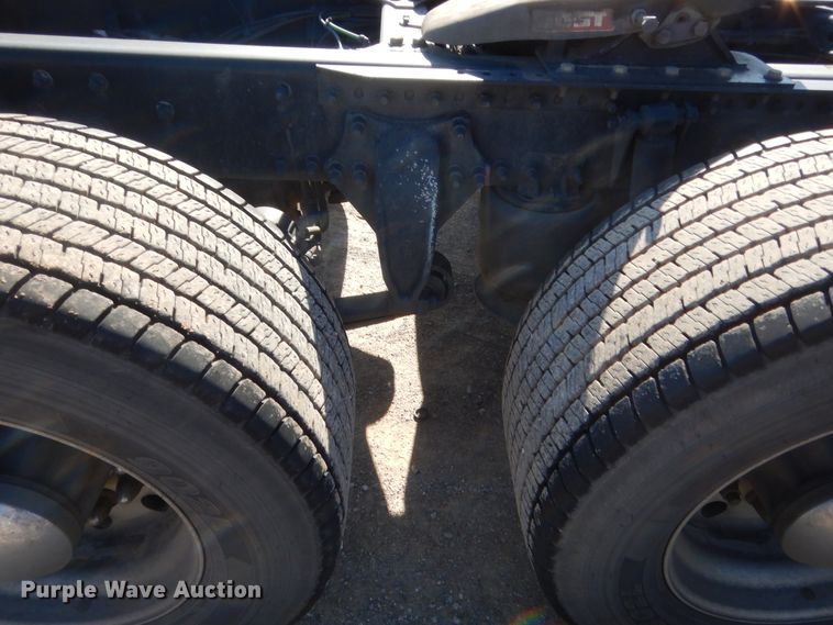 image for item ET9186 2016 Freightliner Cascadia 125  semi truck