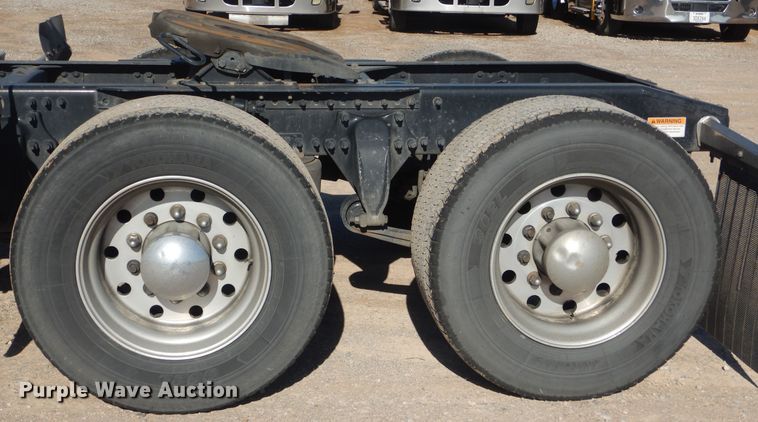 image for item ET9186 2016 Freightliner Cascadia 125  semi truck