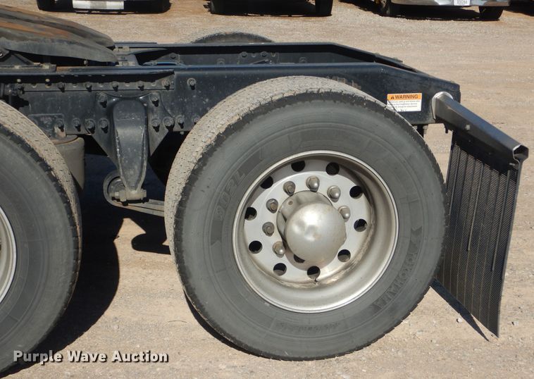 image for item ET9186 2016 Freightliner Cascadia 125  semi truck