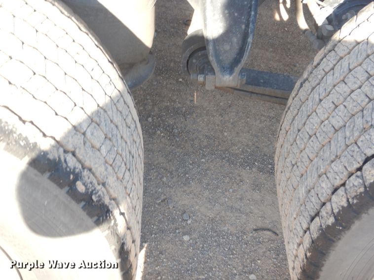 image for item ET9186 2016 Freightliner Cascadia 125  semi truck