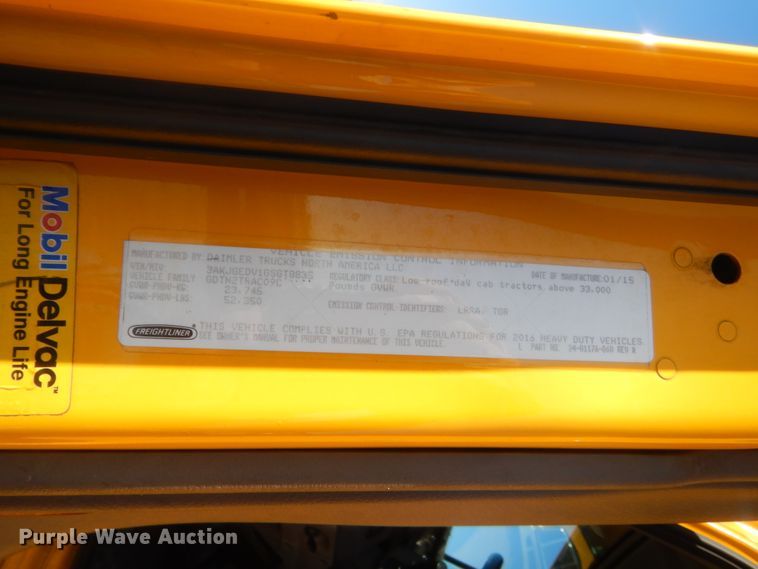 image for item ET9186 2016 Freightliner Cascadia 125  semi truck