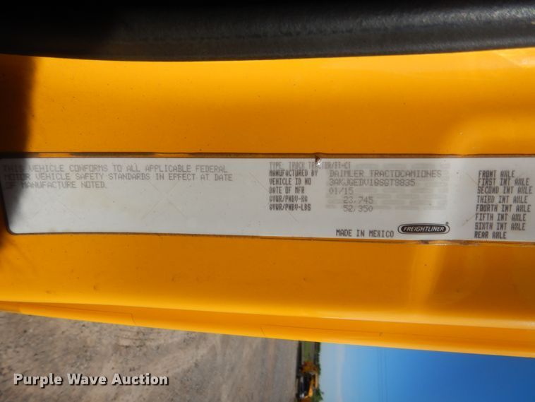 image for item ET9186 2016 Freightliner Cascadia 125  semi truck