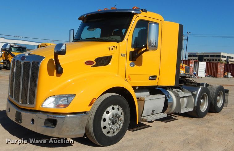 image for item ET9187 2016 Peterbilt 579  semi truck