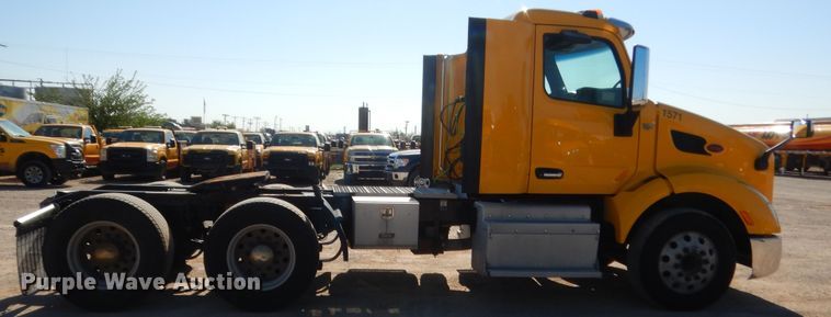 image for item ET9187 2016 Peterbilt 579  semi truck