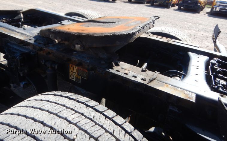 image for item ET9187 2016 Peterbilt 579  semi truck