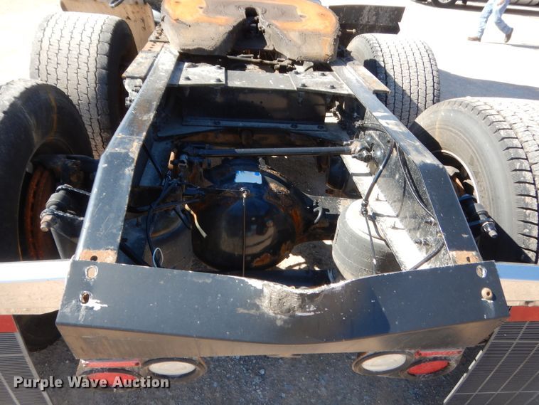 image for item ET9187 2016 Peterbilt 579  semi truck