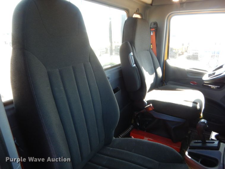 image for item ET9187 2016 Peterbilt 579  semi truck