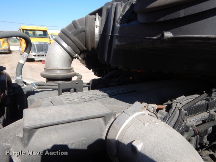 image for item ET9187 2016 Peterbilt 579  semi truck