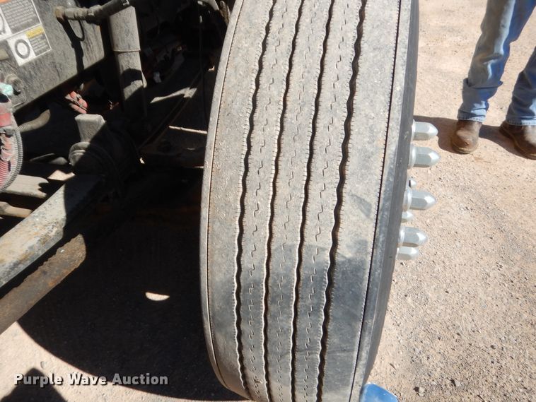 image for item ET9187 2016 Peterbilt 579  semi truck