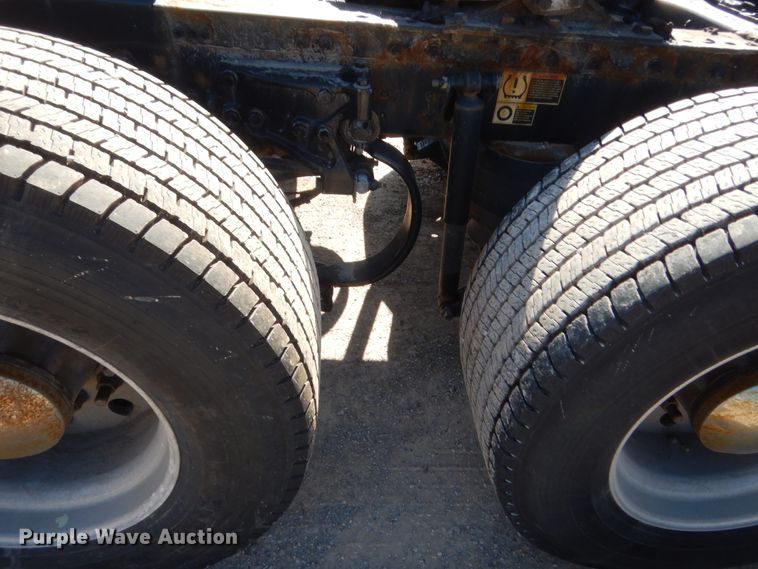 image for item ET9187 2016 Peterbilt 579  semi truck