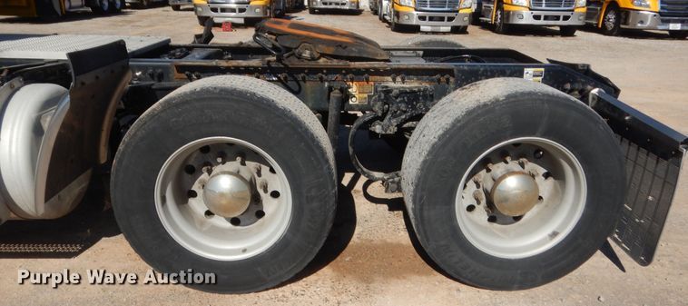 image for item ET9187 2016 Peterbilt 579  semi truck