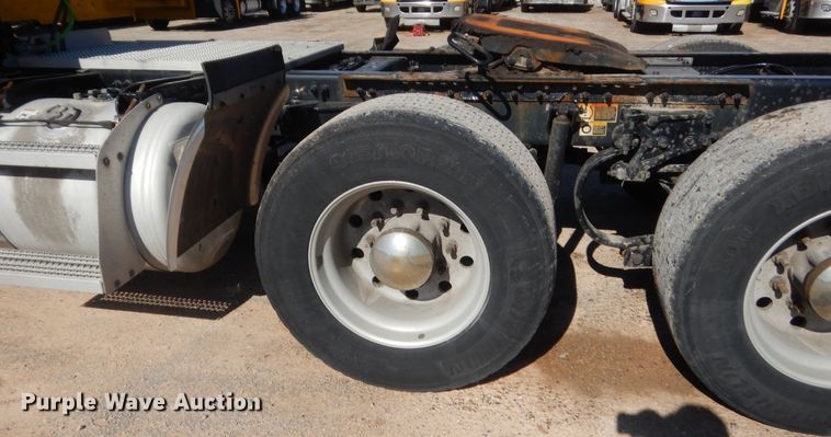 image for item ET9187 2016 Peterbilt 579  semi truck