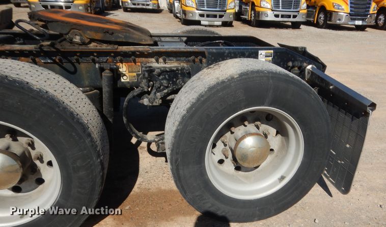 image for item ET9187 2016 Peterbilt 579  semi truck