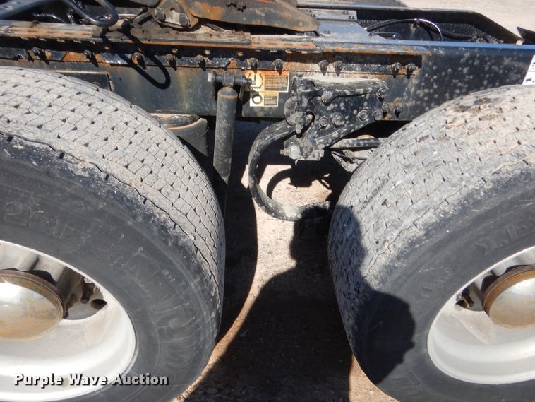 image for item ET9187 2016 Peterbilt 579  semi truck