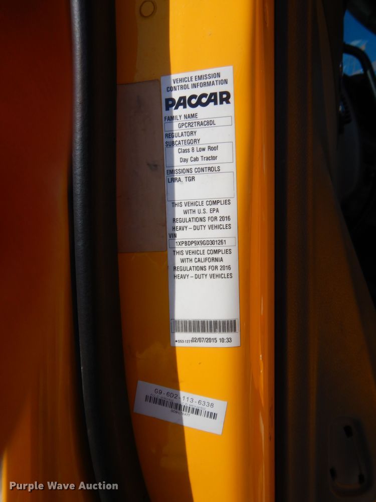 image for item ET9187 2016 Peterbilt 579  semi truck