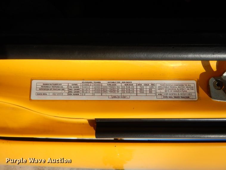 image for item ET9187 2016 Peterbilt 579  semi truck