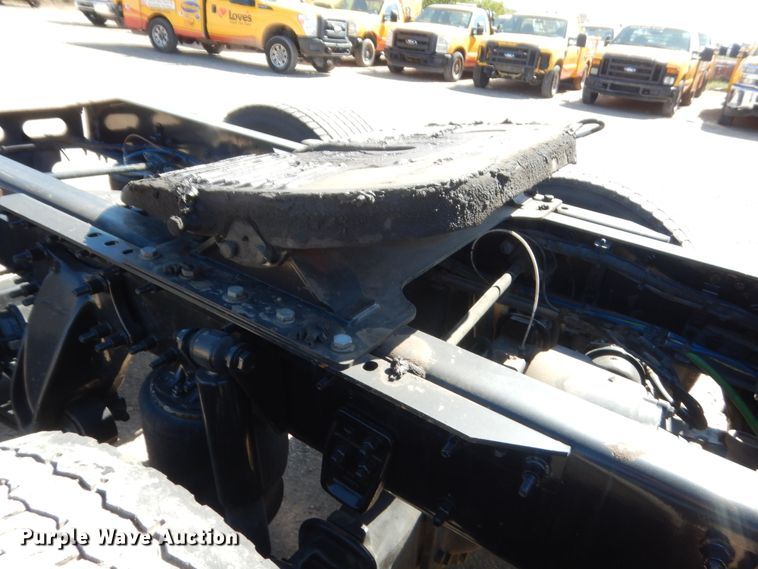 image for item ET9189 2017 Freightliner Cascadia 125  semi truck