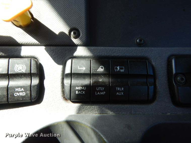 image for item ET9189 2017 Freightliner Cascadia 125  semi truck