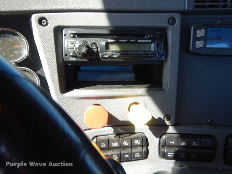 image for item ET9189 2017 Freightliner Cascadia 125  semi truck