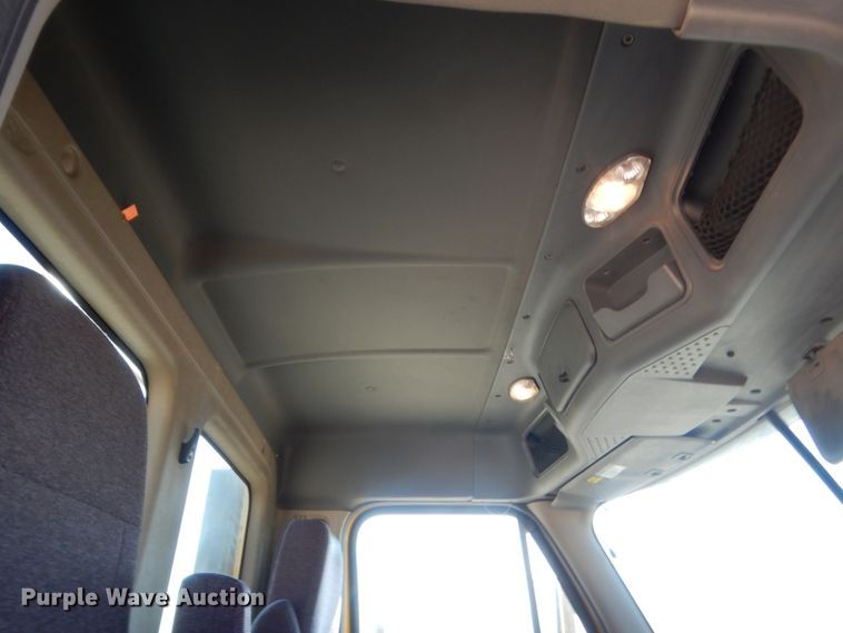 image for item ET9189 2017 Freightliner Cascadia 125  semi truck