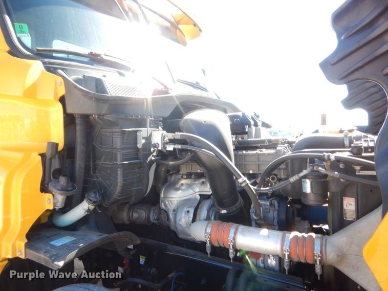 image for item ET9189 2017 Freightliner Cascadia 125  semi truck