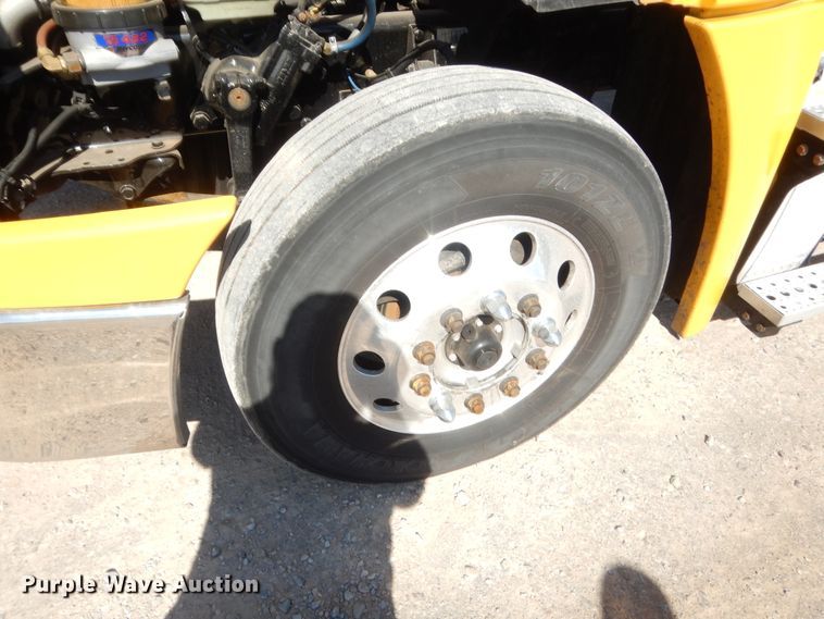 image for item ET9189 2017 Freightliner Cascadia 125  semi truck