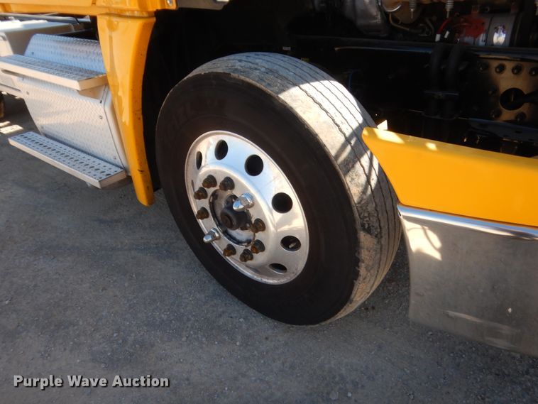 image for item ET9189 2017 Freightliner Cascadia 125  semi truck