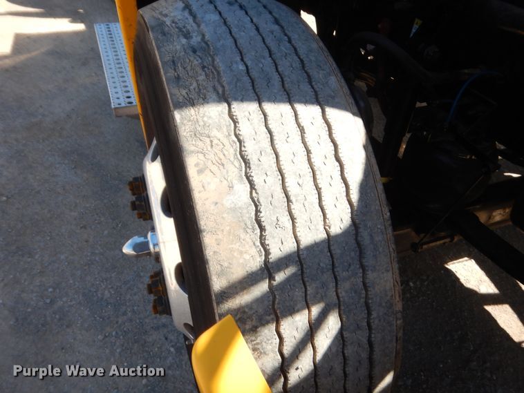 image for item ET9189 2017 Freightliner Cascadia 125  semi truck