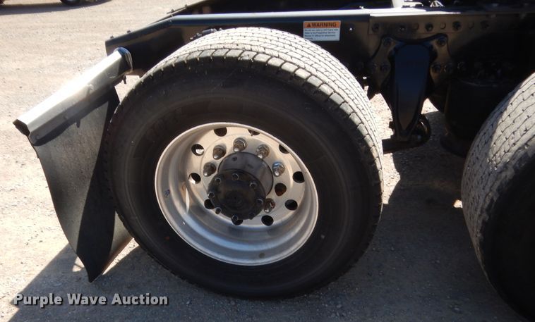 image for item ET9189 2017 Freightliner Cascadia 125  semi truck