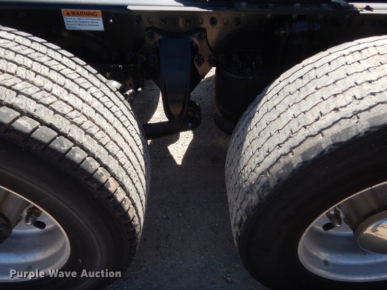 image for item ET9189 2017 Freightliner Cascadia 125  semi truck