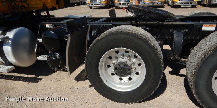 image for item ET9189 2017 Freightliner Cascadia 125  semi truck