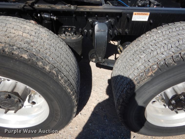 image for item ET9189 2017 Freightliner Cascadia 125  semi truck