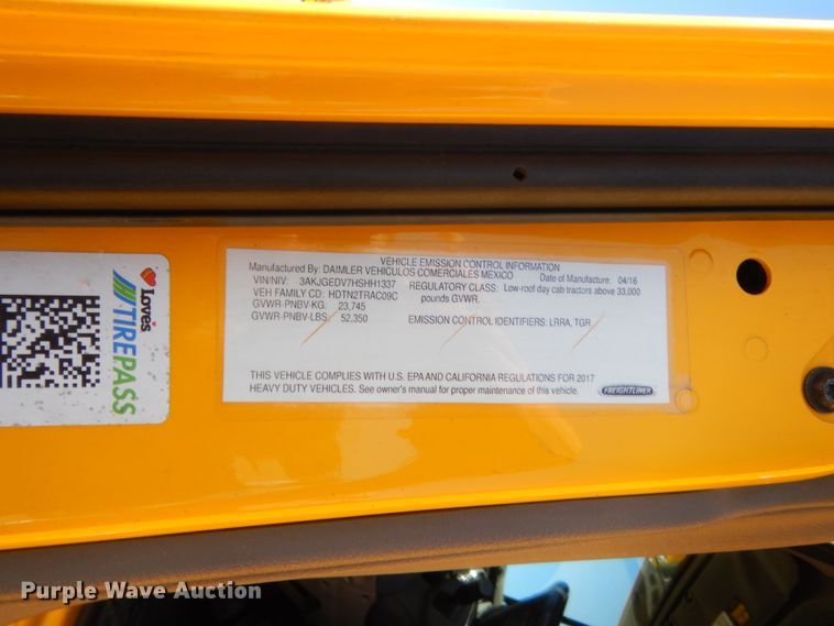 image for item ET9189 2017 Freightliner Cascadia 125  semi truck