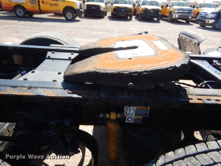 image for item ET9190 2016 Peterbilt 579  semi truck