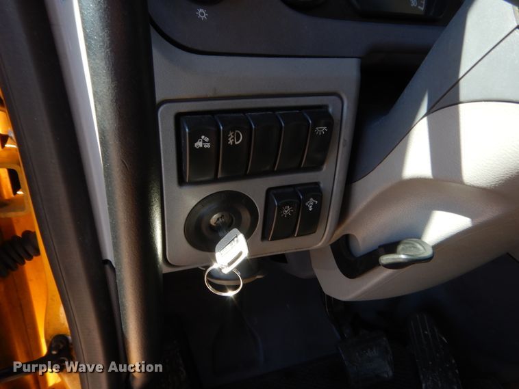 image for item ET9190 2016 Peterbilt 579  semi truck