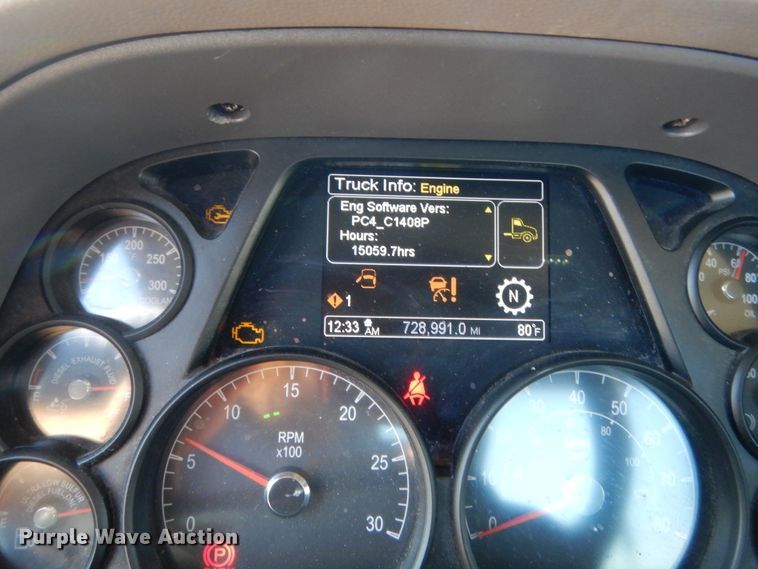 image for item ET9190 2016 Peterbilt 579  semi truck