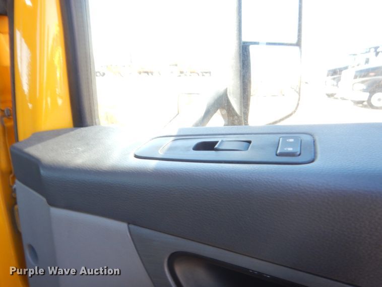 image for item ET9190 2016 Peterbilt 579  semi truck